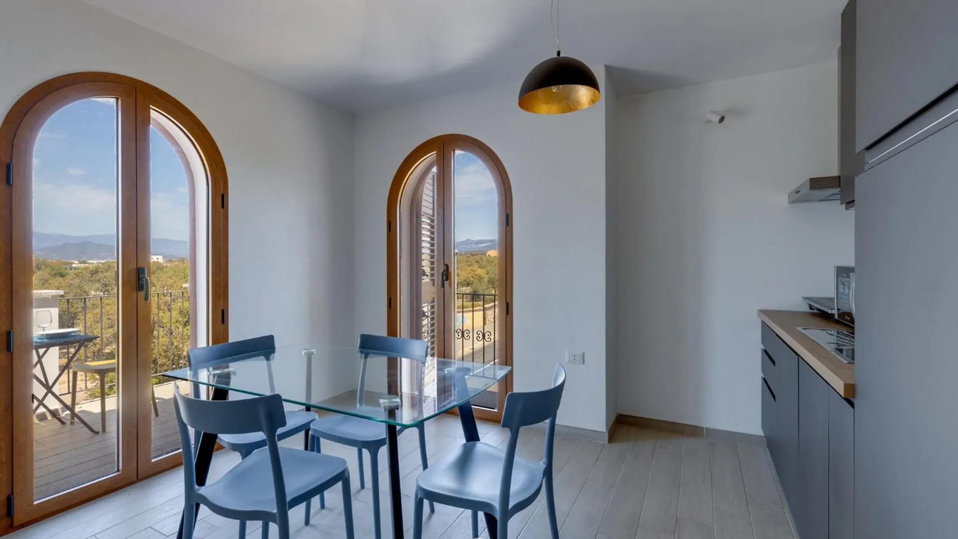 Mandarin Apartment 6 Àrbatax