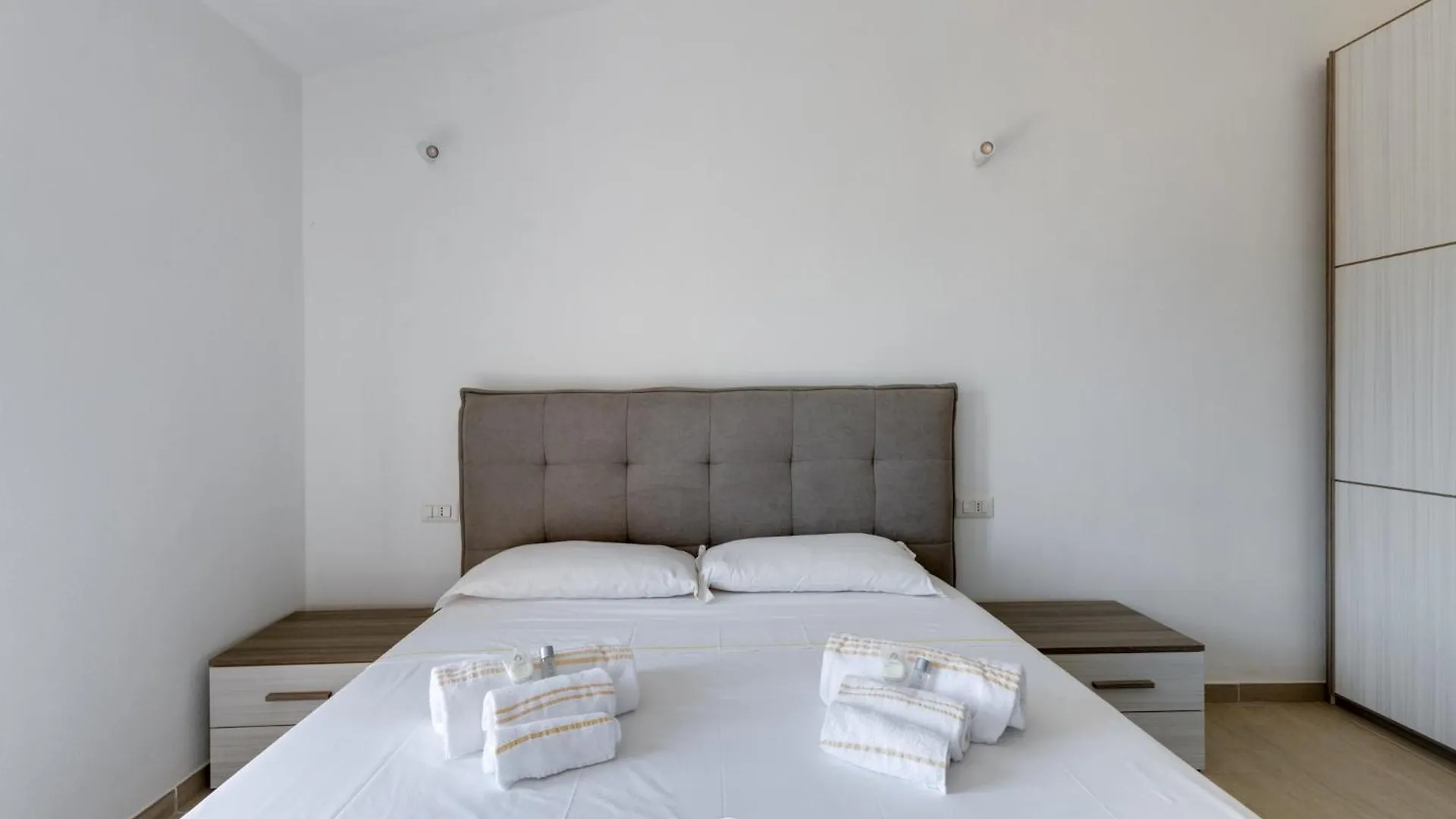 Mandarin Apartment 6 Àrbatax