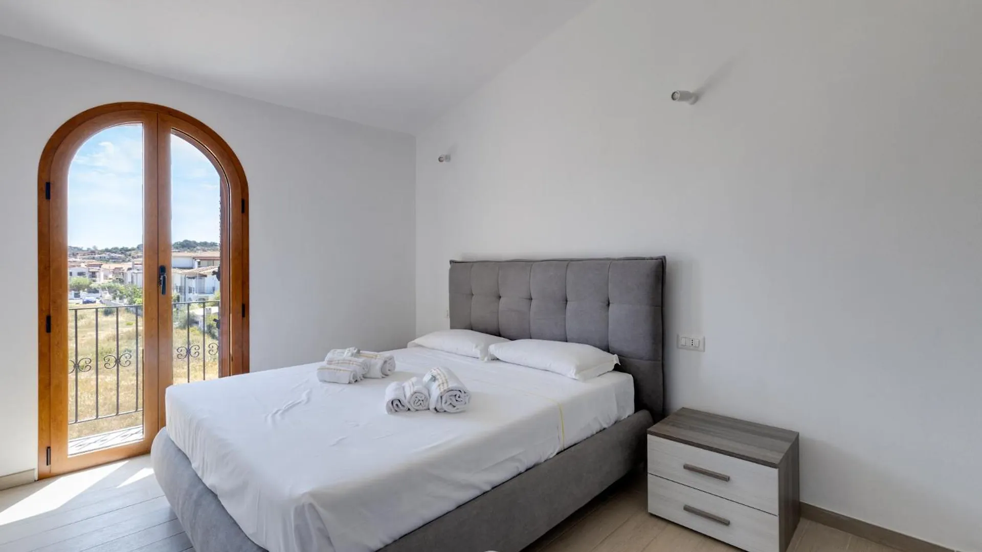 Mandarin Apartment 6 Арбатакс 0*,
