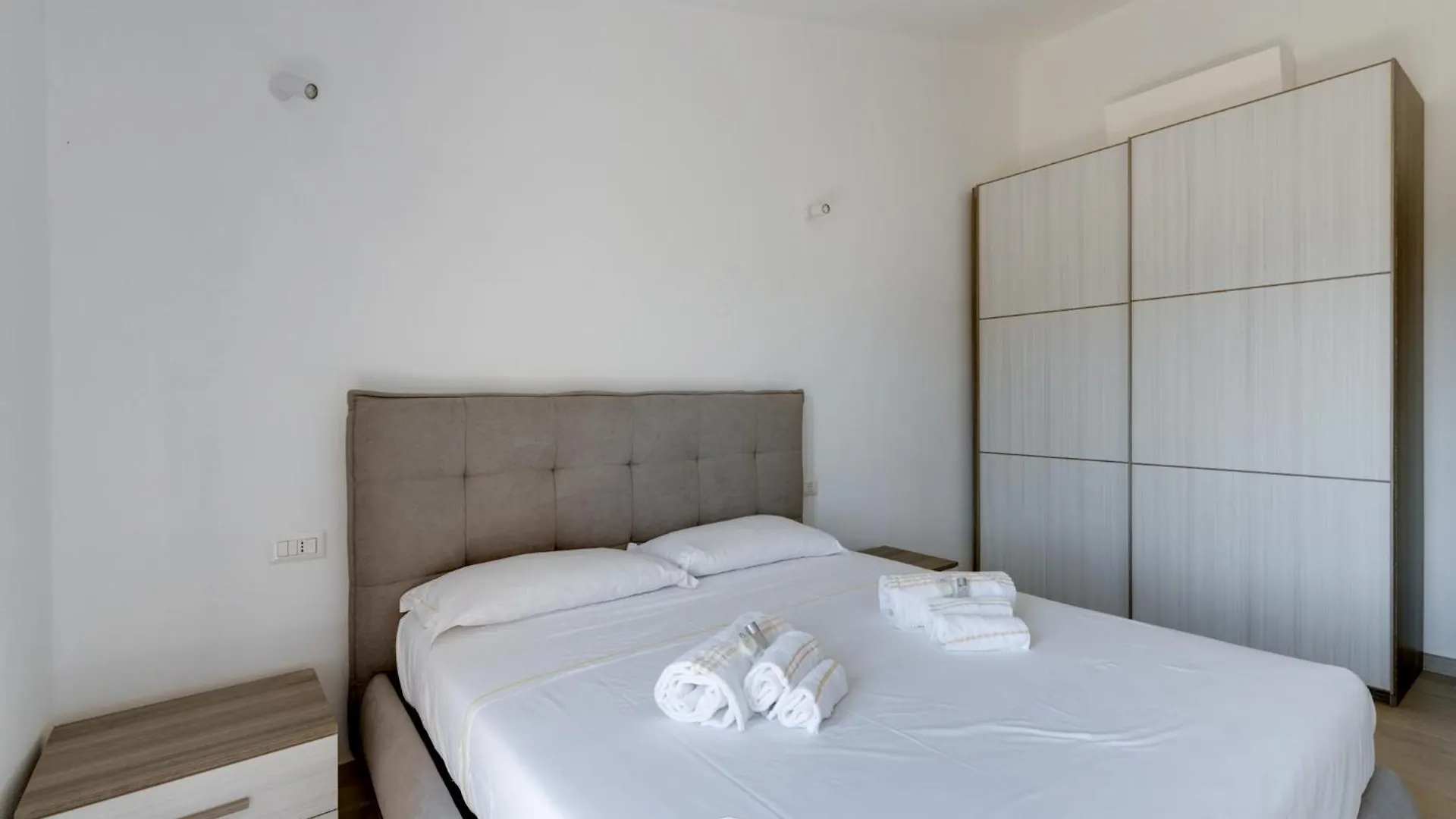 Mandarin Apartment 6 Àrbatax